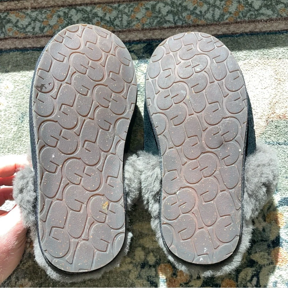 UGG Shearling Lined Suede Slippers Black Women’s Size 7 EU 38 - Picture 6 of 7